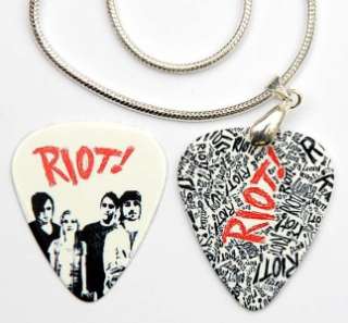 Paramore Guitar Pick Necklace 2 sided + Free Plectrum  