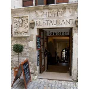  Bautezar Hotel and Restaurant, Les Baux de Provence 