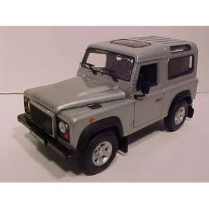  Land Rover Defender Silver 1/24: Toys & Games