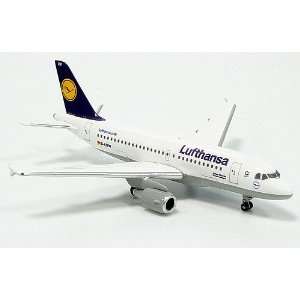  Herpa Wings Lufthansa A319 Model Airplane: Toys & Games