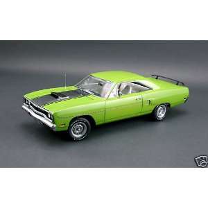  1970 PLYMOUTH ROAD RUNNER in SASSY GRASS GREEN in 1:18 