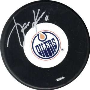  Jari Kurri Edmonton Oilers Autographed Hockey Puck: Sports 