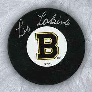  LEO LABINE Boston Bruins SIGNED Hockey PUCK: Sports 
