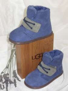 UGG BABY BOOTS Lil Chuk NEW Style Dk. BLUE sz Med apprx 12 months 