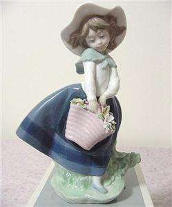 LLADRO Pretty Pickings Figurine 05222 with Original Box and Packing 