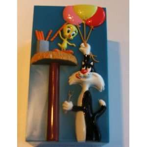   Vintage Looney Tunes Sylvester and Tweety Pencil Box: Everything Else