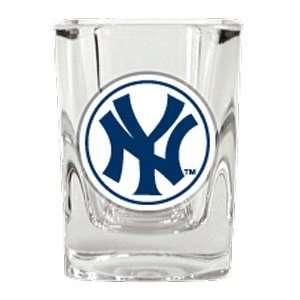  New York Yankees Square Shot Glass   2 oz.: Sports 