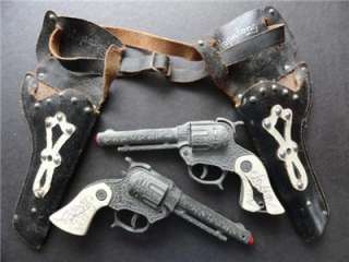   HOPALONG CASSIDY DIECAST TOY GUNS CAP PISTOL WITH LEATHER HOLSTER