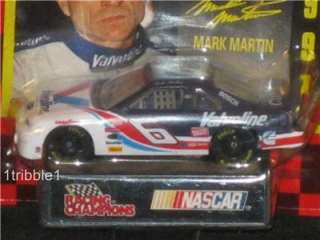 1997 MARK MARTIN #6 VALVOLINE STOCK CAR/STAND CARD 1:64 c535  