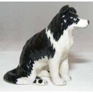 BORDER COLLIE Dog Sits MINIATURE New Figurine PORCELAIN KLIMA K164A 