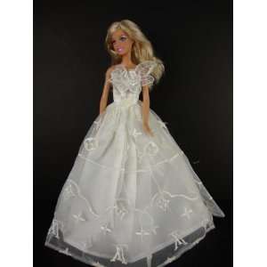  A Lovely Ivory Gown with a Lace Botice Trim Made to Fit 