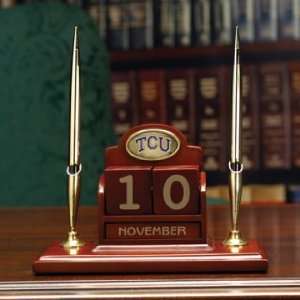   Wood PERPETUAL CALENDAR / DESK CADDY (with a handsome Pen Set) Sports